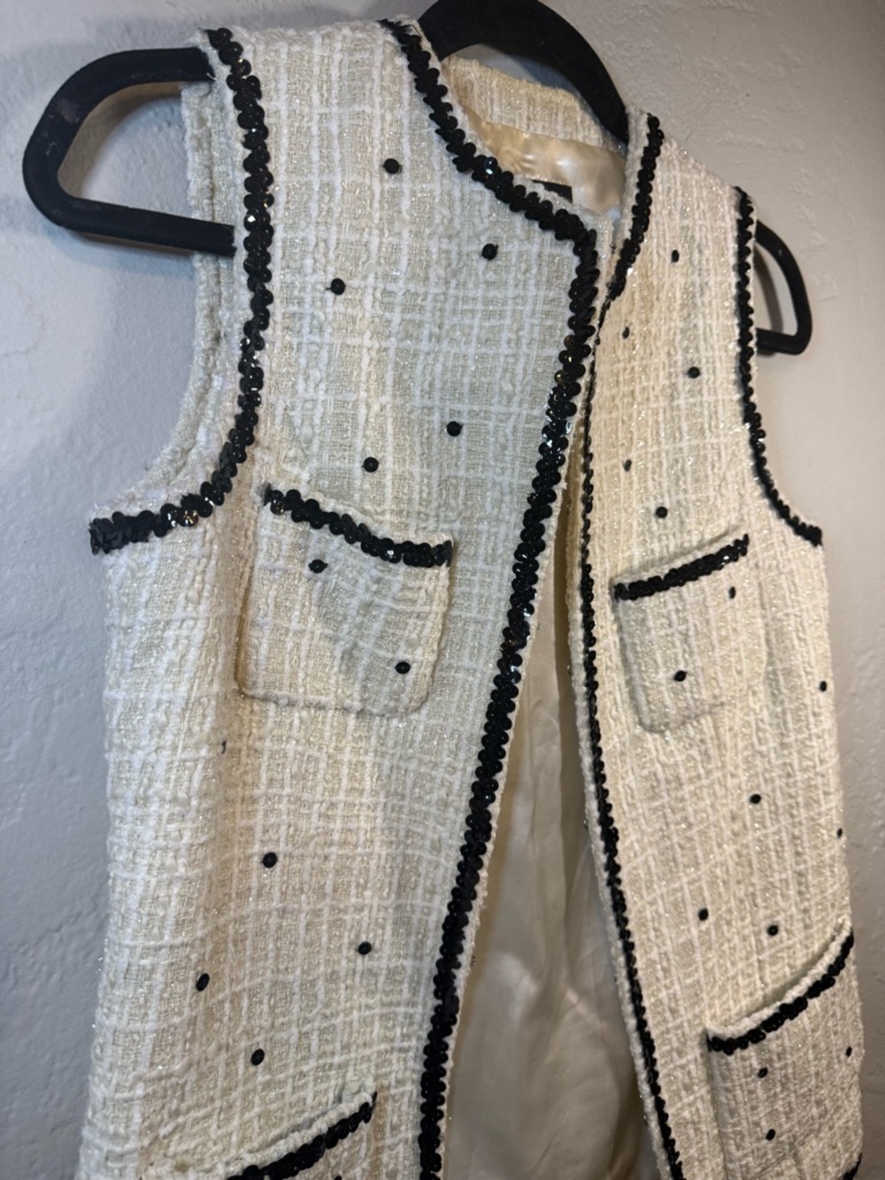 Rachel Zoe white tweed vest featuring black sequin trim and patch pocket - Picture 2 of 7
